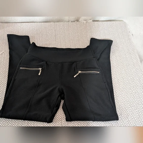 Black High-Waisted Leggings - Picture 4 of 9